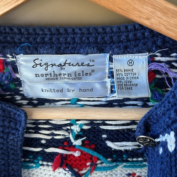 Signatures by Northern Isles Hand Knitted Winter Themed Cardigan Chunky Cardigan - Picture 3 of 10